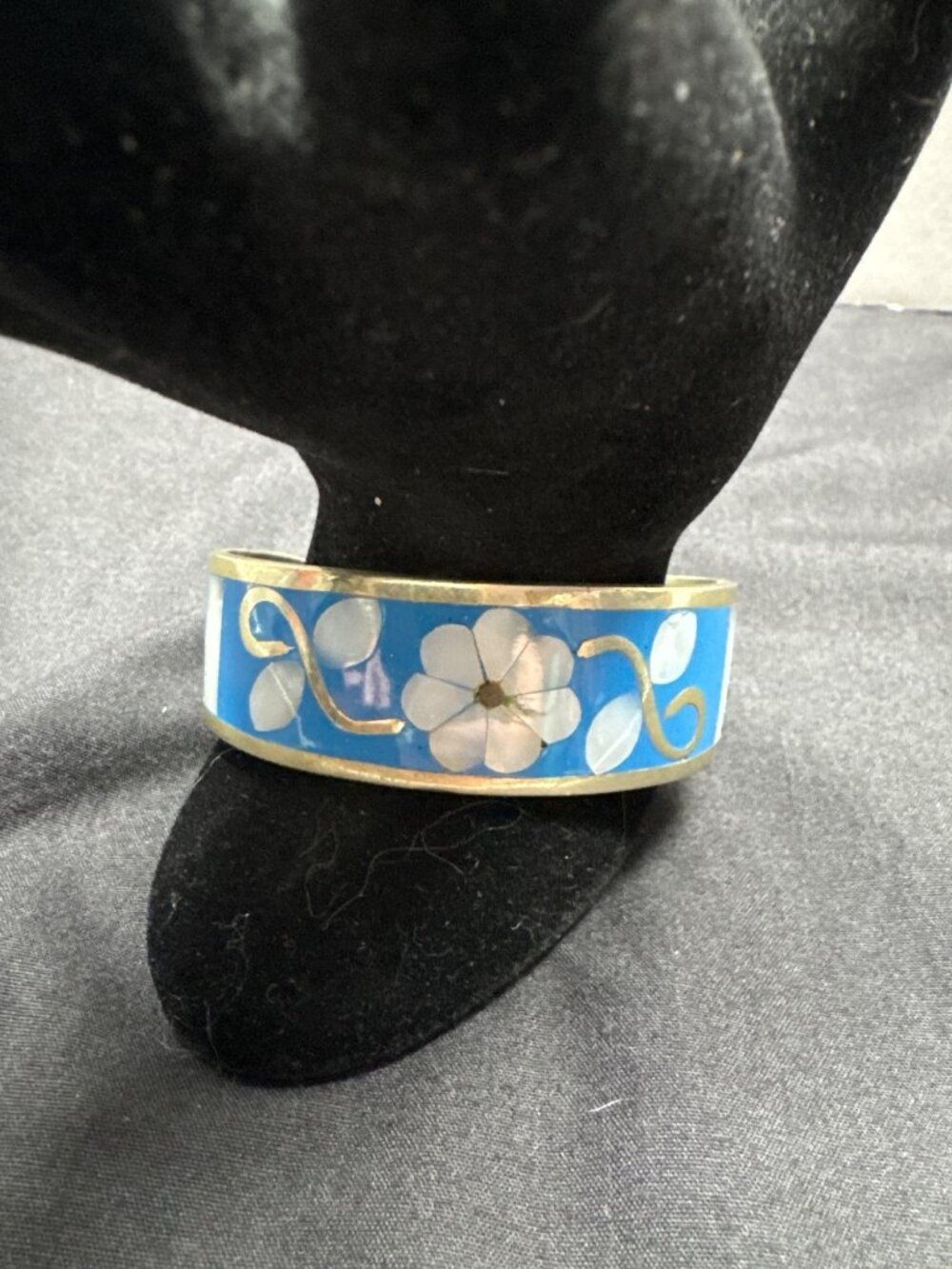 Mexican Alpaca Mother of Pearl Inlay Floral Cuff Bracelet White Flowers Blue VTG